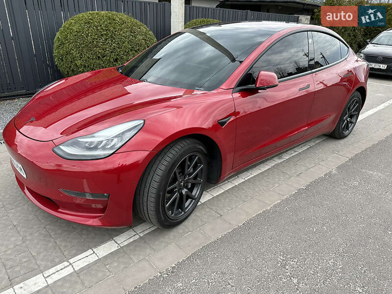 Седан Tesla Model 3 2019 в Львові