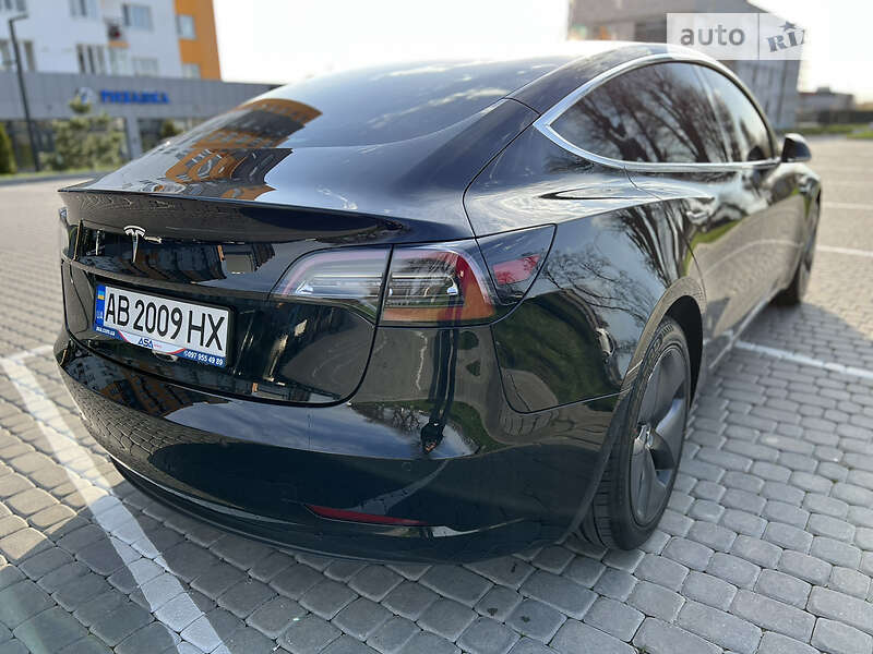 Седан Tesla Model 3 2019 в Виннице