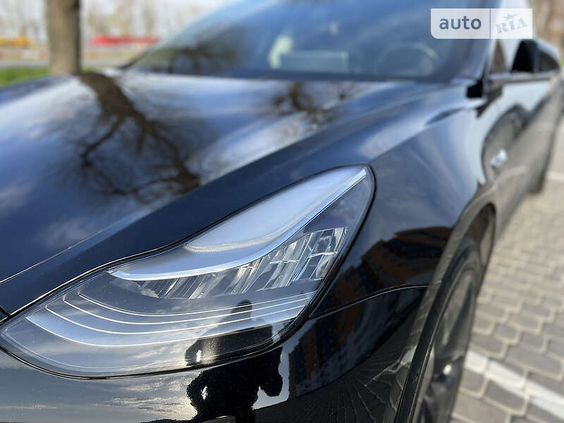 Седан Tesla Model 3 2019 в Виннице