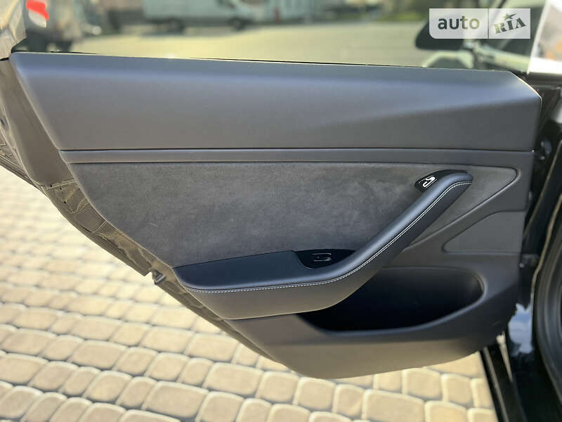 Седан Tesla Model 3 2019 в Виннице