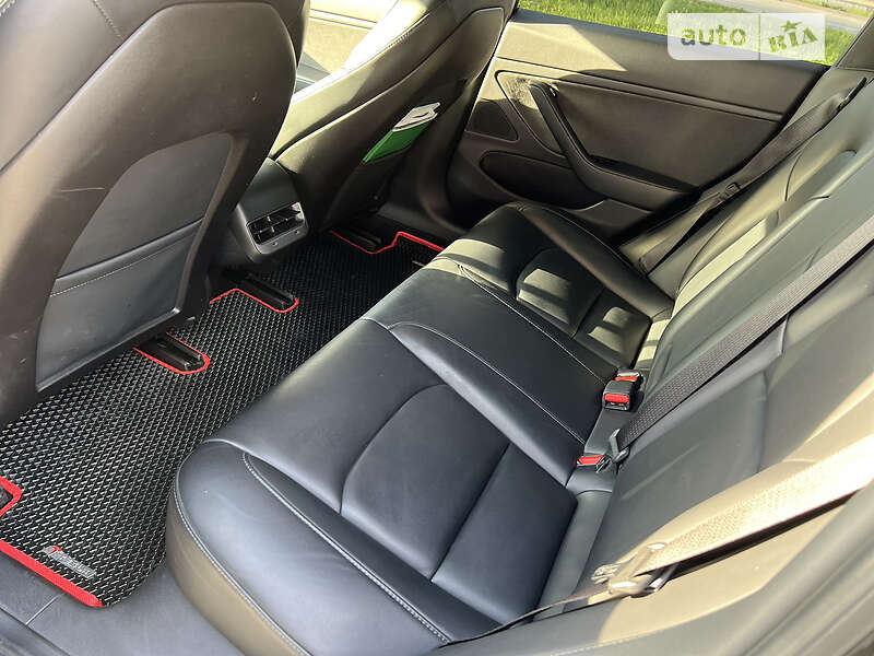 Седан Tesla Model 3 2019 в Виннице