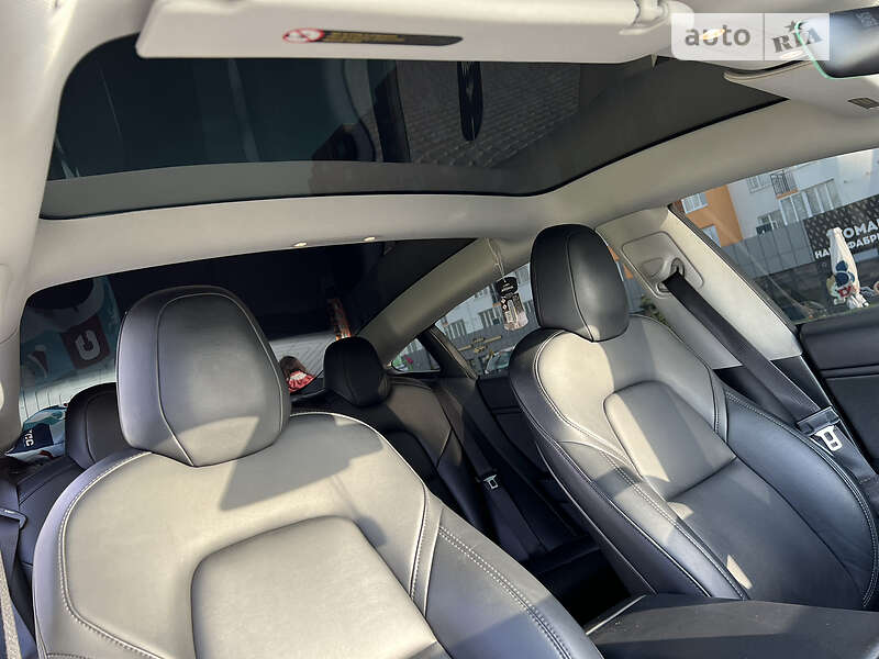 Седан Tesla Model 3 2019 в Виннице