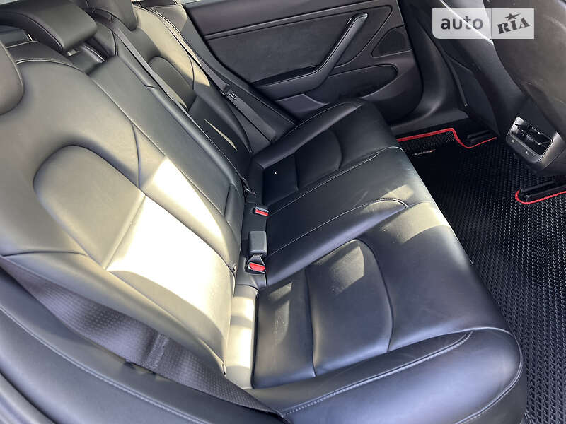 Седан Tesla Model 3 2019 в Виннице