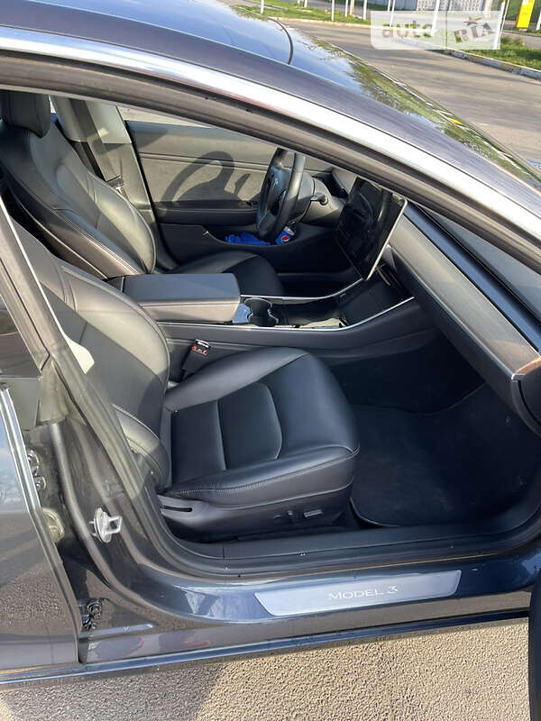 Седан Tesla Model 3 2018 в Буче