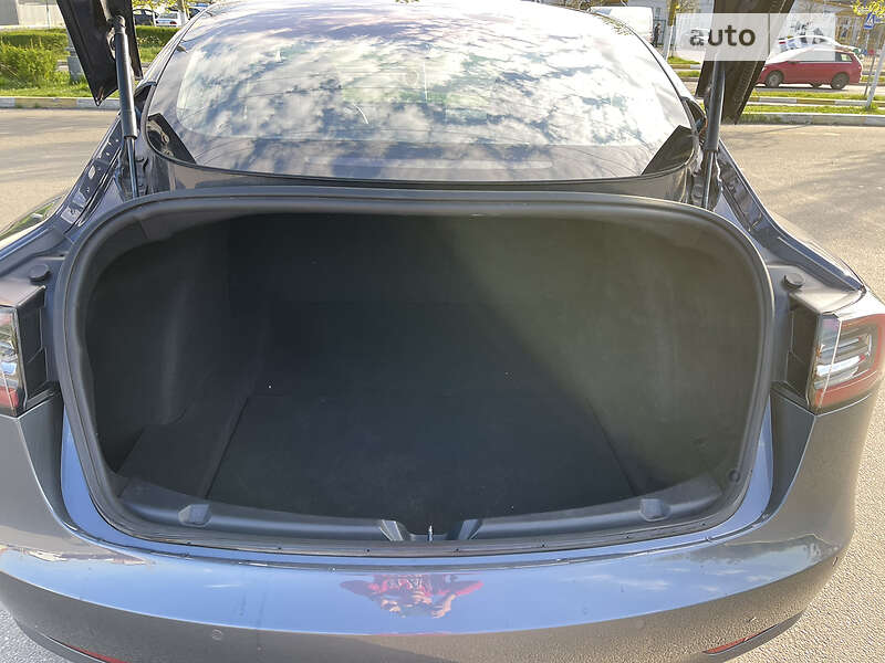 Седан Tesla Model 3 2018 в Буче