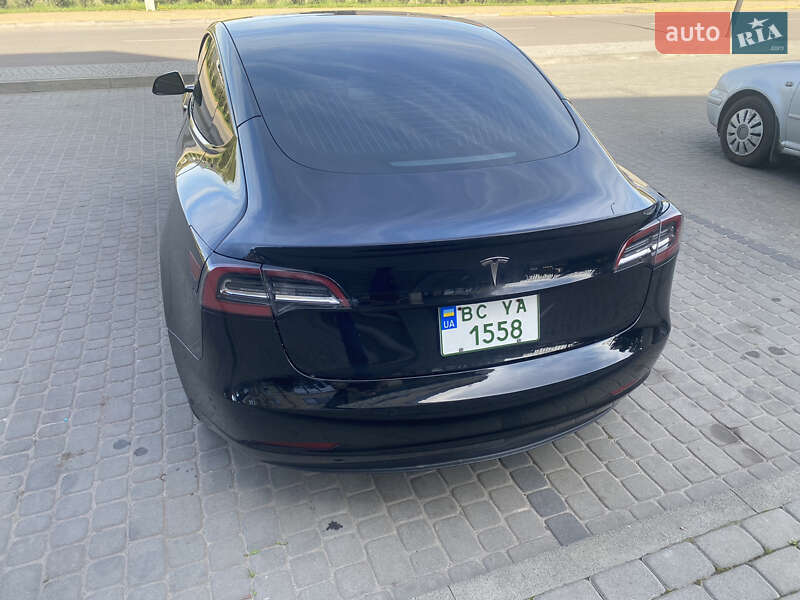 Седан Tesla Model 3 2019 в Шептицькому