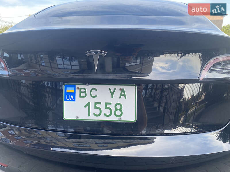 Седан Tesla Model 3 2019 в Шептицькому