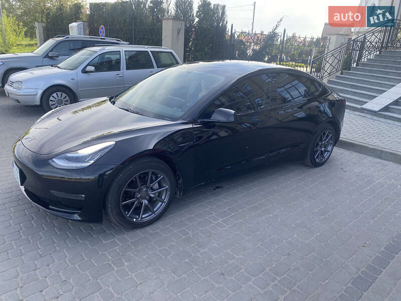 Седан Tesla Model 3 2019 в Шептицькому