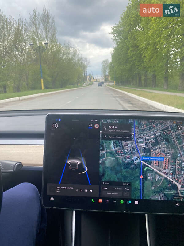 Седан Tesla Model 3 2019 в Шептицькому