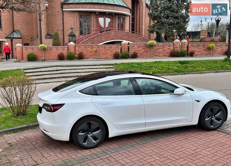 Седан Tesla Model 3 2018 в Киеве