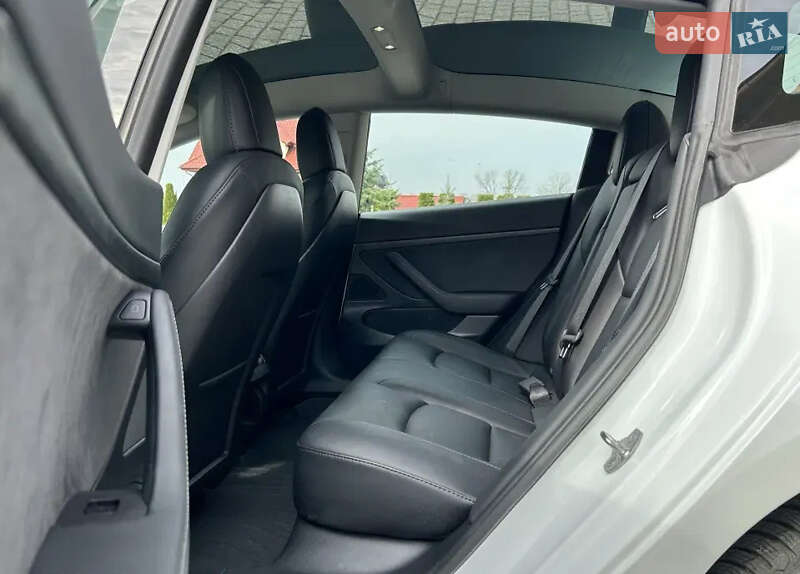 Седан Tesla Model 3 2018 в Киеве