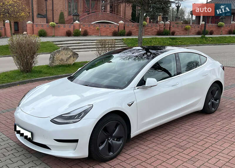 Седан Tesla Model 3 2018 в Киеве