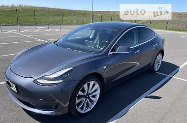 Седан Tesla Model 3 2019 в Ровно