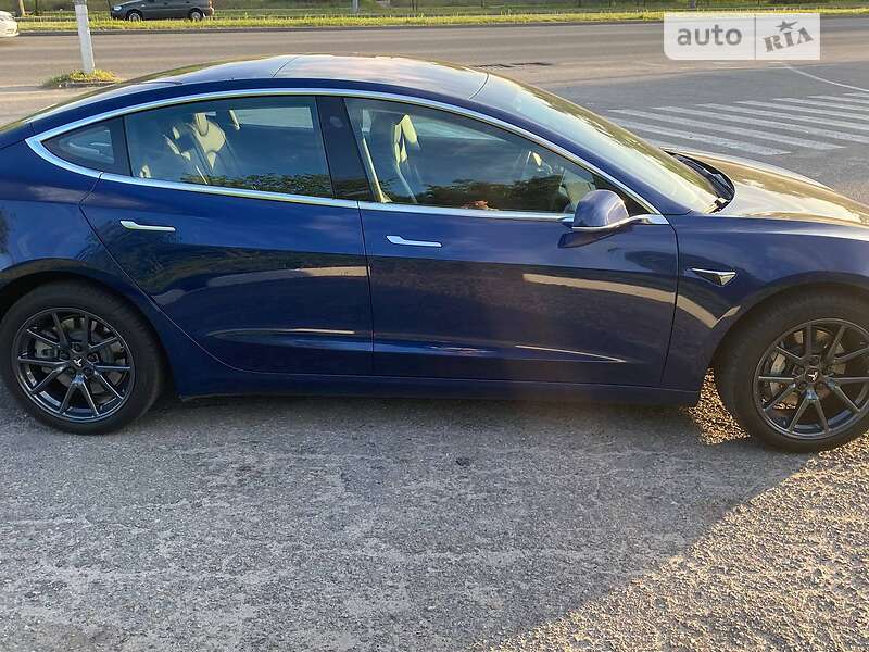 Седан Tesla Model 3 2018 в Запоріжжі