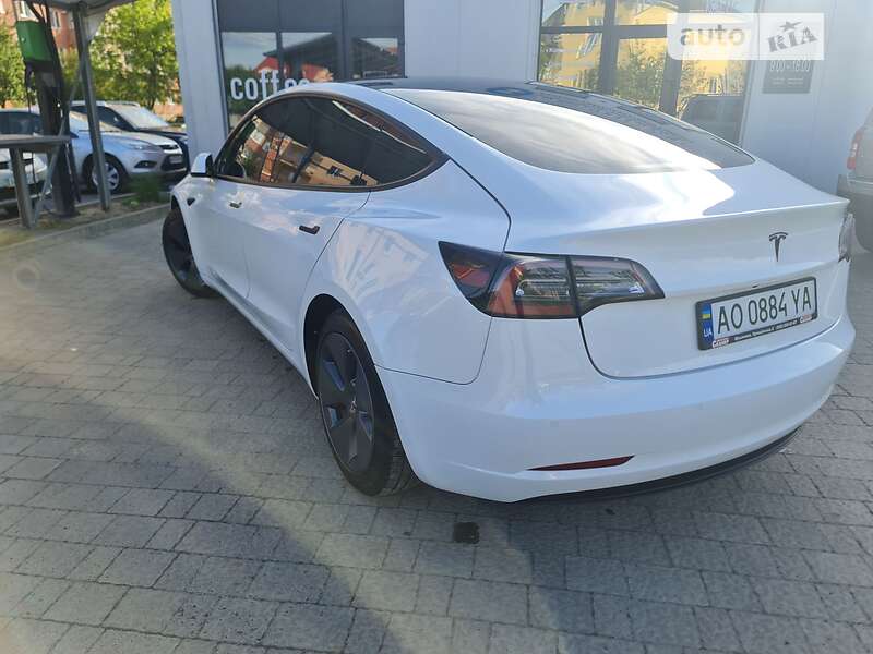 Седан Tesla Model 3 2021 в Мукачевому