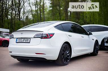 Седан Tesla Model 3 2021 в 