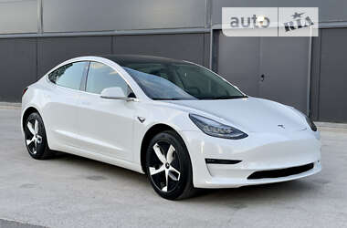 Седан Tesla Model 3 2020 в 