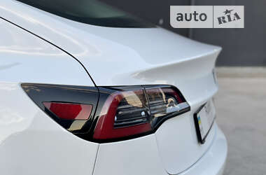 Седан Tesla Model 3 2020 в 