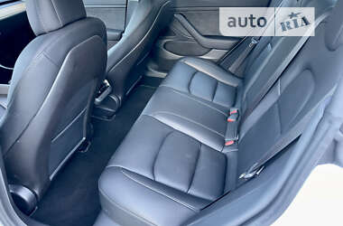 Седан Tesla Model 3 2020 в 