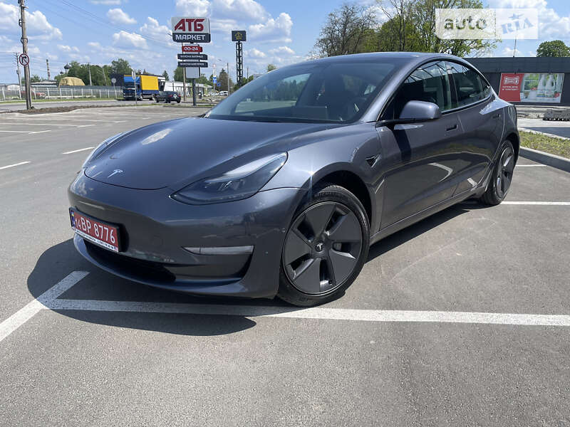 Седан Tesla Model 3 2021 в 