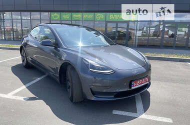 Седан Tesla Model 3 2021 в 