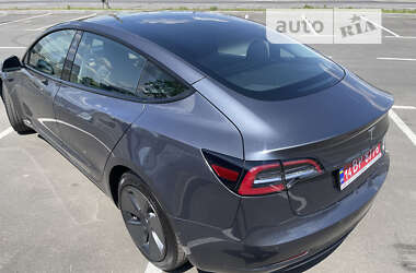 Седан Tesla Model 3 2021 в 
