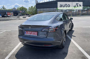 Седан Tesla Model 3 2021 в 