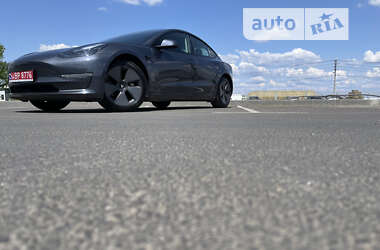 Седан Tesla Model 3 2021 в 
