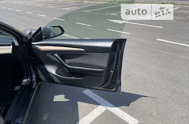 Седан Tesla Model 3 2021 в 