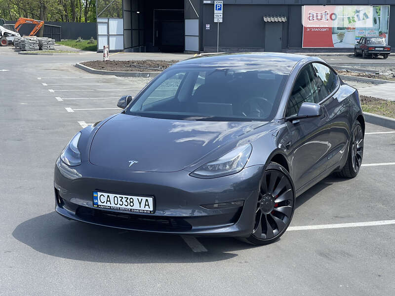 Седан Tesla Model 3 2021 в Умани