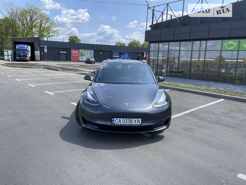 Седан Tesla Model 3 2021 в Умани