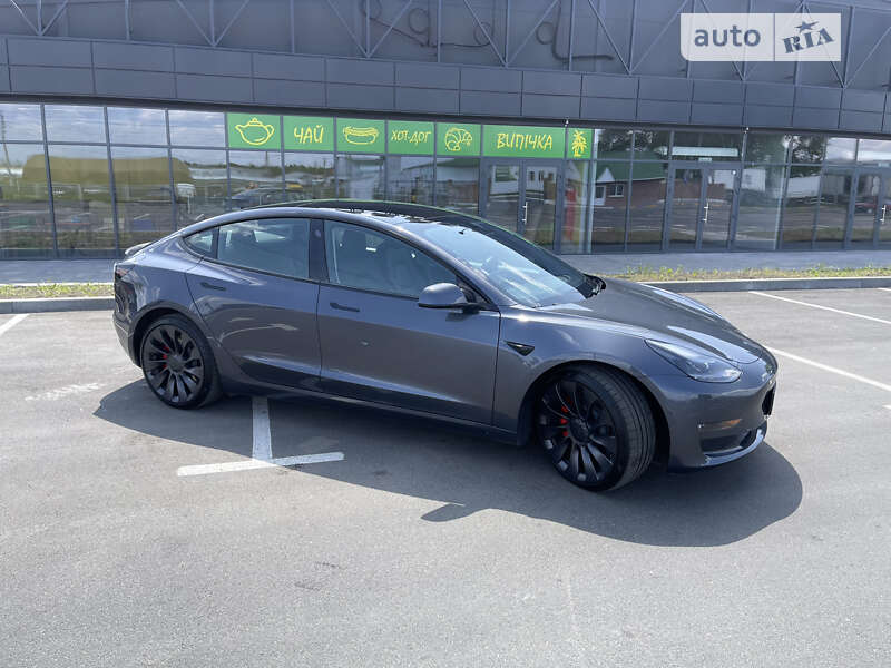 Седан Tesla Model 3 2021 в Умани