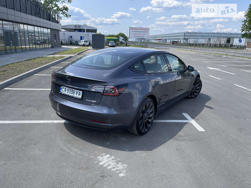 Седан Tesla Model 3 2021 в Умани