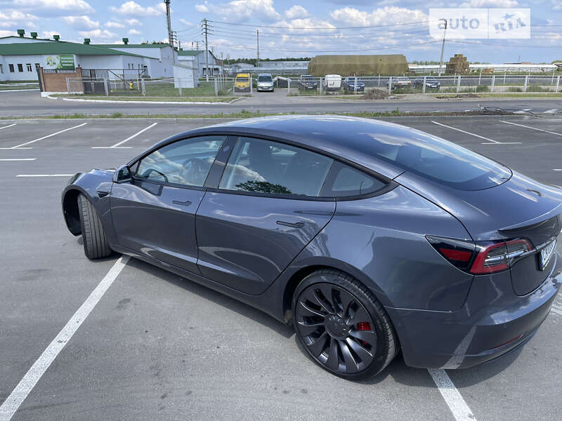 Седан Tesla Model 3 2021 в Умани