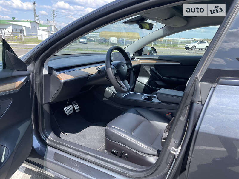 Седан Tesla Model 3 2021 в Умани