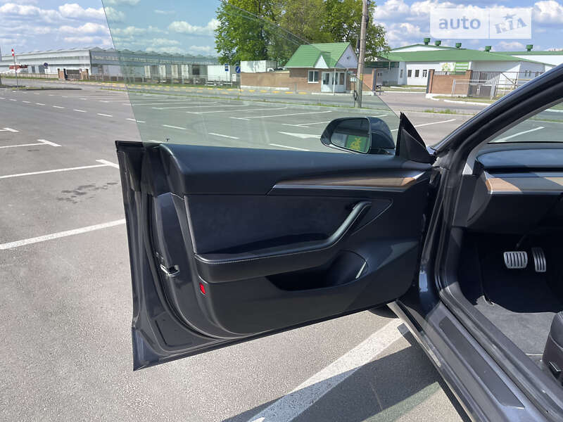 Седан Tesla Model 3 2021 в Умани