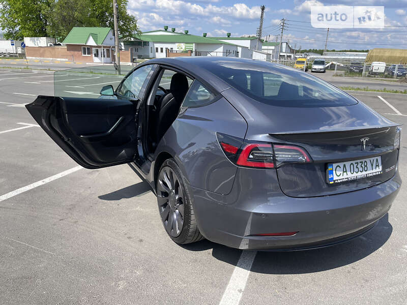 Седан Tesla Model 3 2021 в Умани
