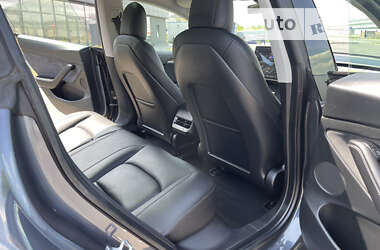 Седан Tesla Model 3 2021 в Умани