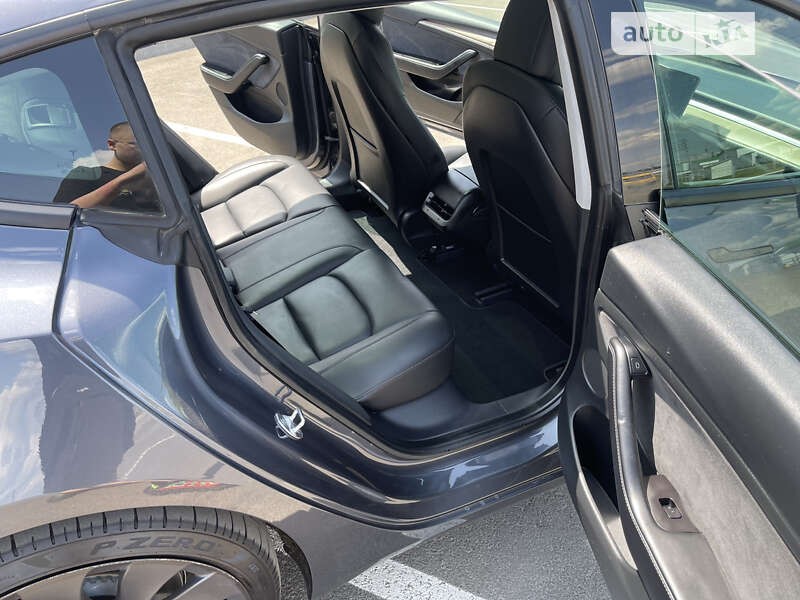 Седан Tesla Model 3 2021 в Умани