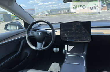 Седан Tesla Model 3 2021 в Умани