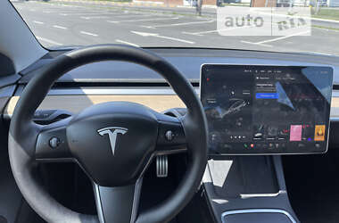 Седан Tesla Model 3 2021 в Киеве
