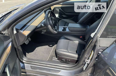 Седан Tesla Model 3 2021 в Умани