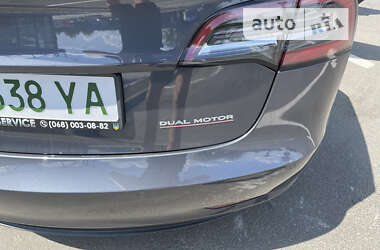 Седан Tesla Model 3 2021 в Умани