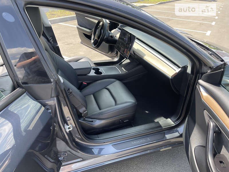 Седан Tesla Model 3 2021 в Умани