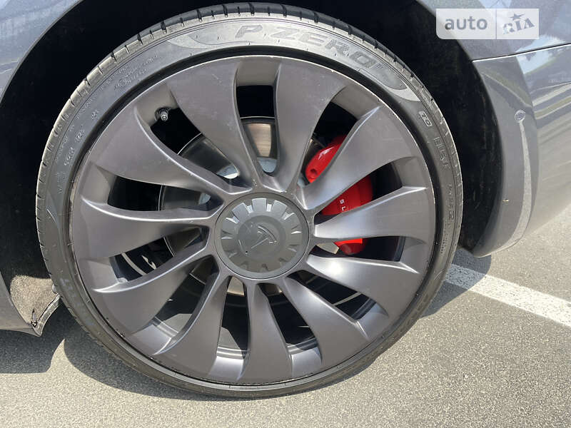 Седан Tesla Model 3 2021 в Умани