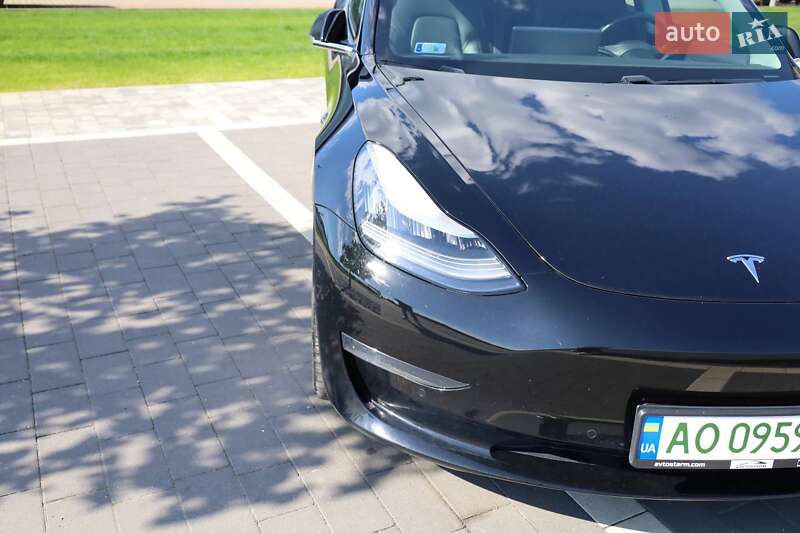 Седан Tesla Model 3 2019 в Мукачево