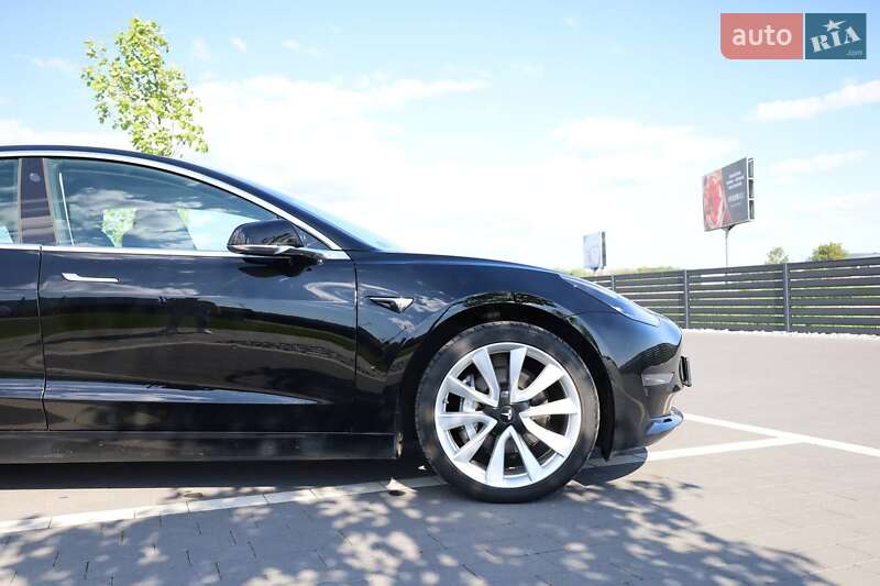 Седан Tesla Model 3 2019 в Мукачево