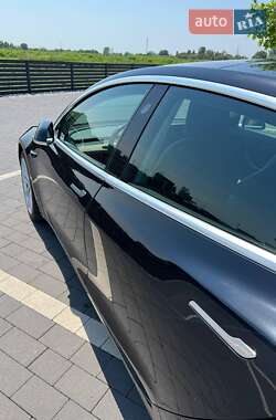 Седан Tesla Model 3 2019 в Мукачево
