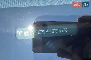 Седан Tesla Model 3 2019 в Мукачево