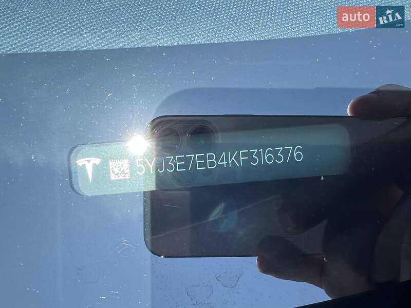 Седан Tesla Model 3 2019 в Мукачево